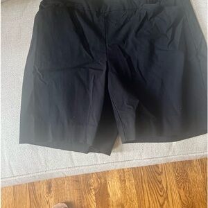 Chicos Perfect Stretch Black Shorts. 7” inseam EUC Size  0